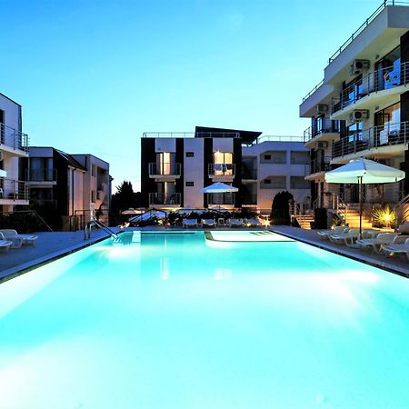 New Line Village Apartments Pantai Sunny Bagian luar foto