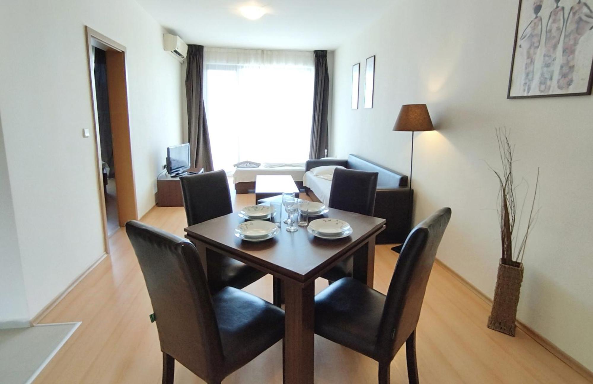 New Line Village Apartments Pantai Sunny Bagian luar foto