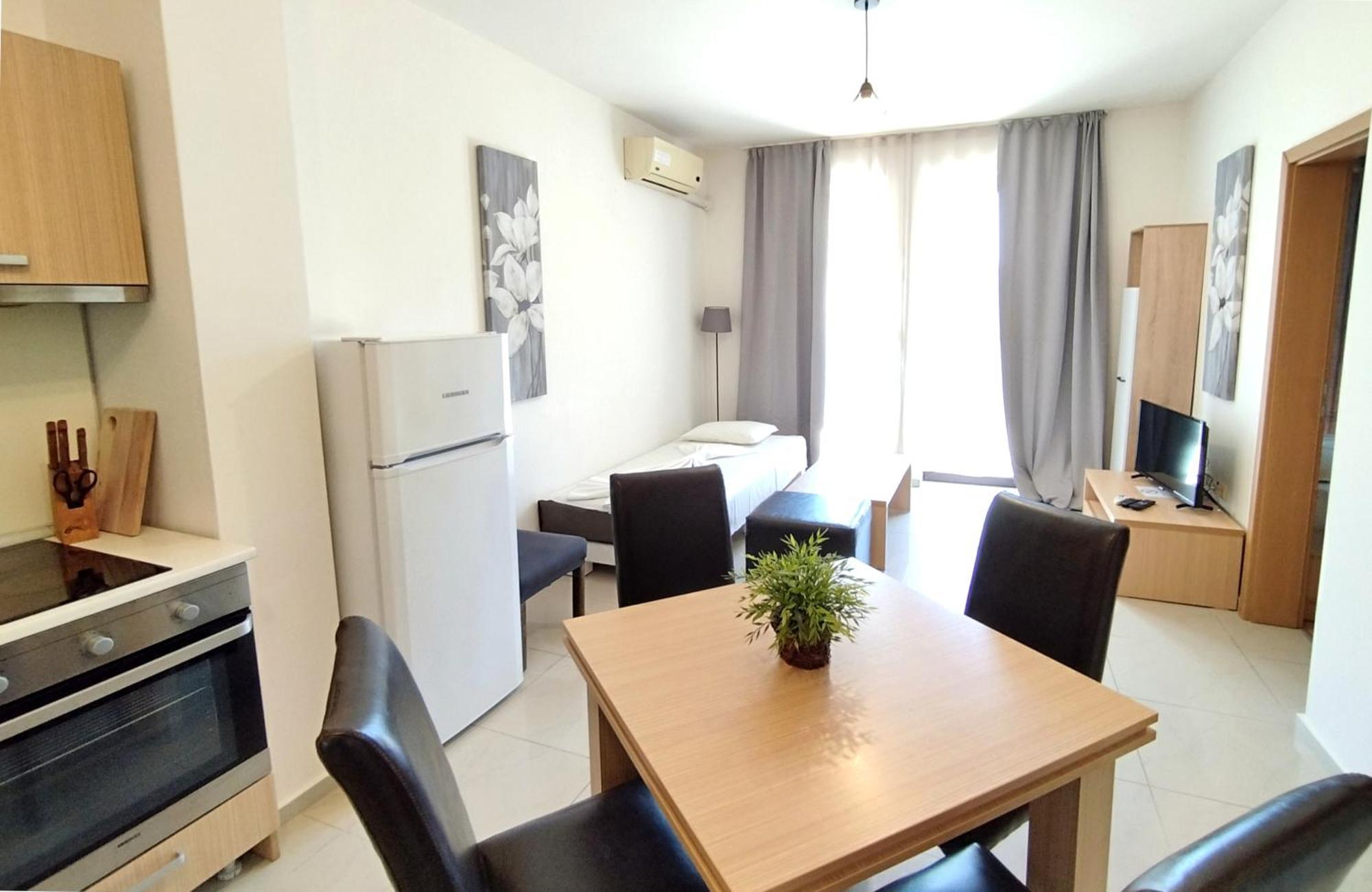 New Line Village Apartments Pantai Sunny Bagian luar foto