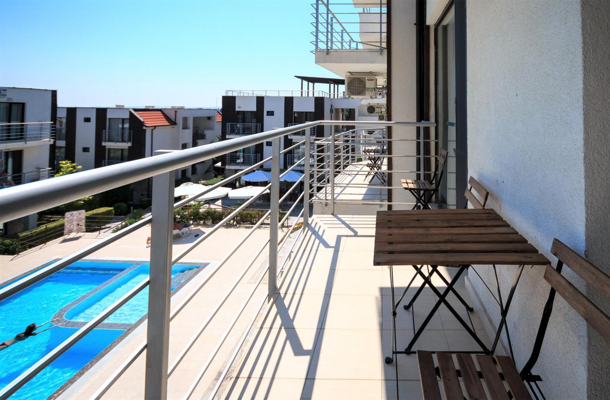 New Line Village Apartments Pantai Sunny Bagian luar foto