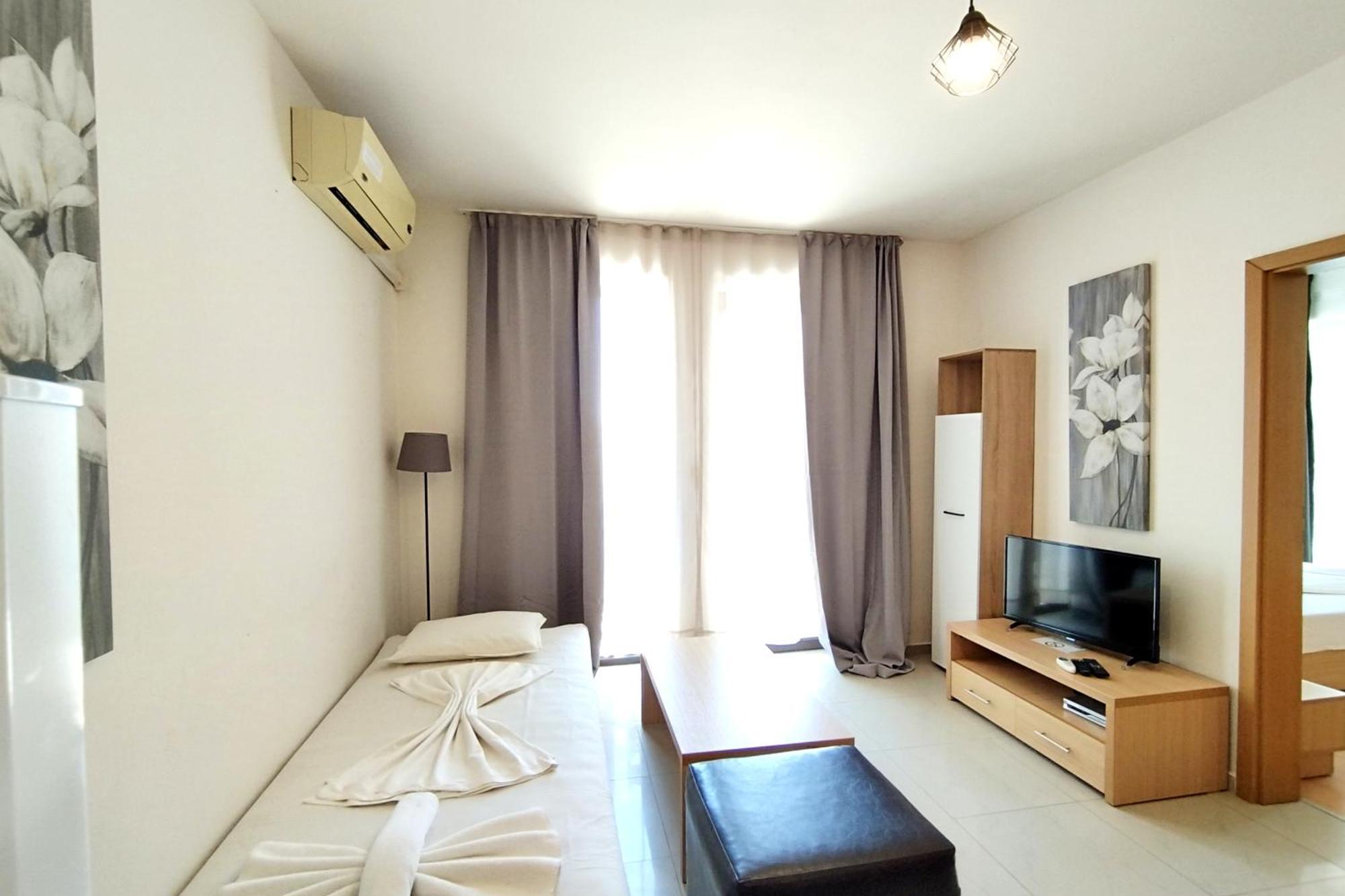 New Line Village Apartments Pantai Sunny Bagian luar foto