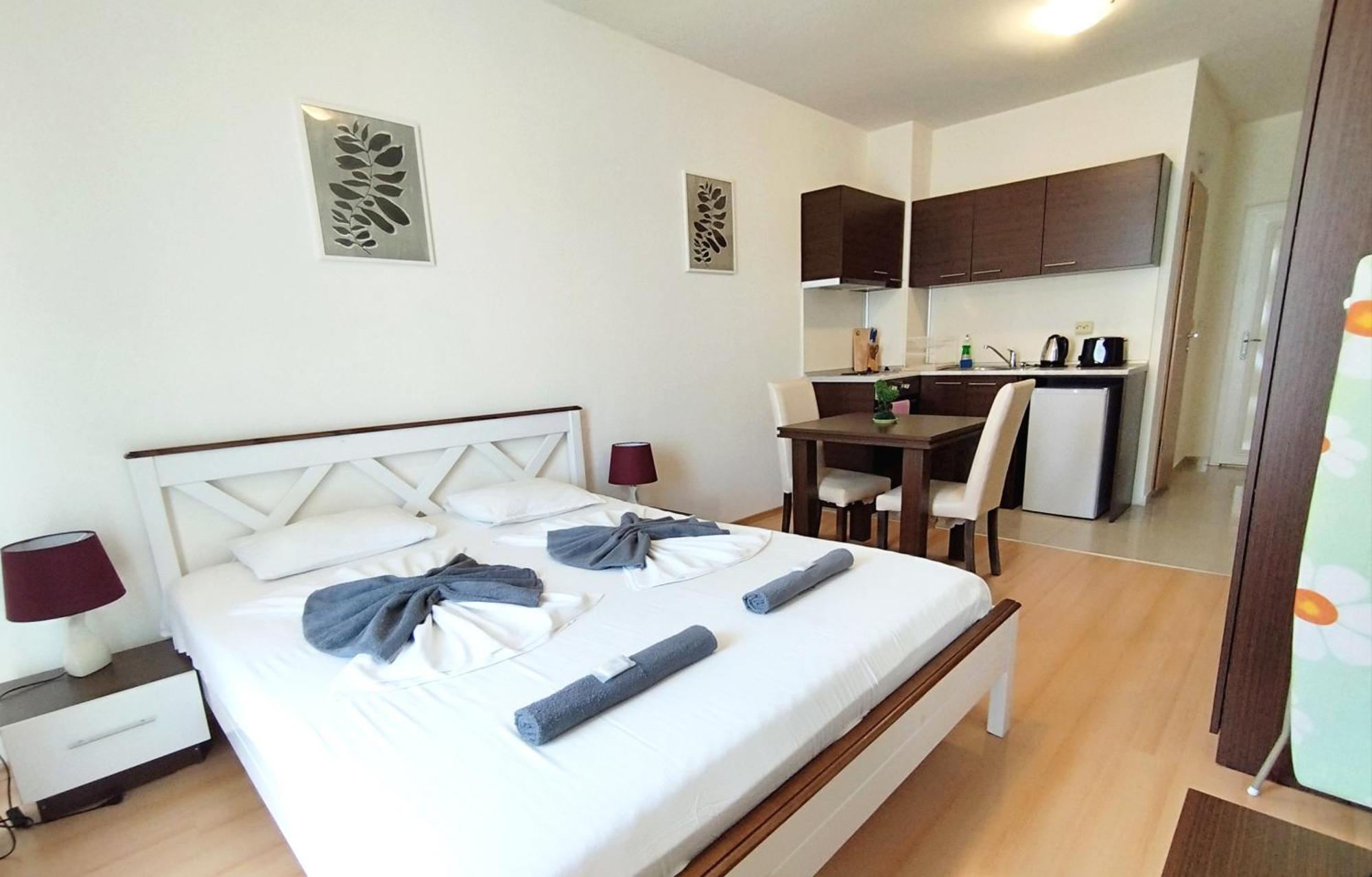 New Line Village Apartments Pantai Sunny Bagian luar foto