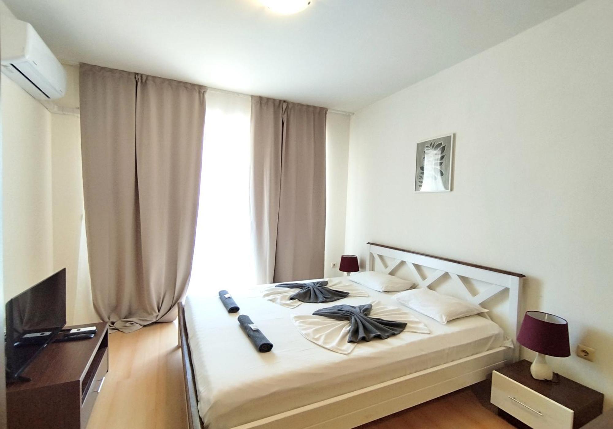 New Line Village Apartments Pantai Sunny Bagian luar foto